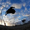 Backflip na plaży Santa Monica w L.A. W akcji Jordan Tybon
